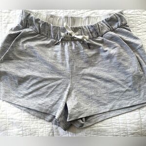 Lululemon On the Fly shorts grey and white stripe size 8 EUC